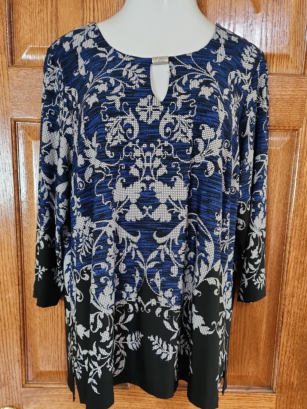 Roz & Ali Blue and Black Floral Keyhole Tunic 2x